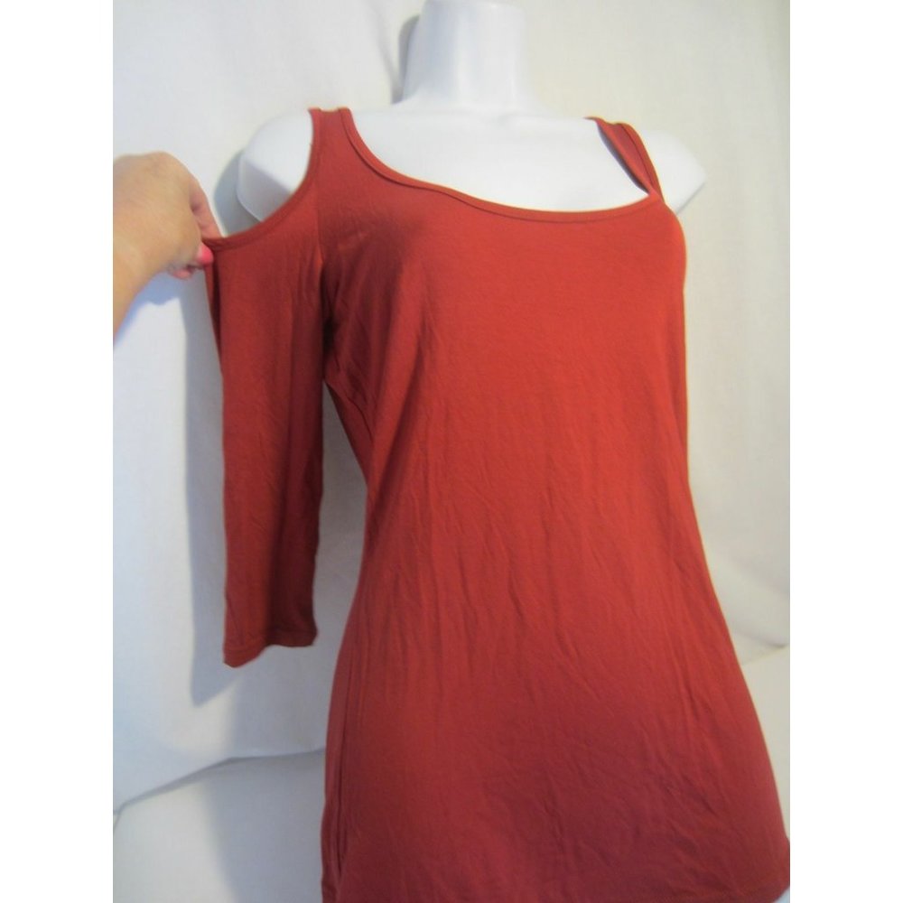 ZJCT peephole shoulder LS red top Women S NWT